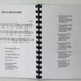 Spis piosenek ludowych: "Racławice hop!", nuty i tekst. Wesoła melodia i zabawne zwrotki o pannach i pijakach.