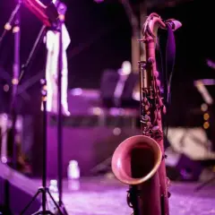 Jak opanować improwizację jazzową: techniki i praktyczne porady