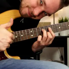 Najlepsze chwyty na gitarze elektrycznej, które musisz znać, aby grać lepiej