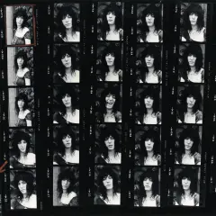 Patti Smith na kliszy filmowej, jakby z okładki "Strachy na lachy czarny chleb tekst". Wiele ujęć tej samej artystki.