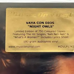 Złota naklejka na płycie Vaya con Dios "Night Owls". Limitowana edycja 750 kolorowych kopii, zawiera hity i arkusz tekstów.