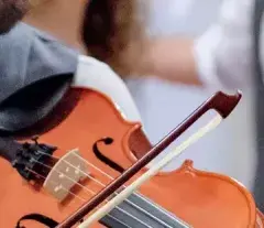 Ile kosztuje orkiestra weselna? Sprawdź ceny i ważne czynniki