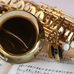 Jakie instrumenty nazywamy dętymi? Odkryj różnice i przykłady