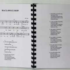 Strona z nutami i tekstami znanych piosenek ludowych, w tym "Racławice hop!".