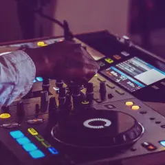 DJ czy orkiestra na wesele - co wybrać, aby uniknąć rozczarowania?