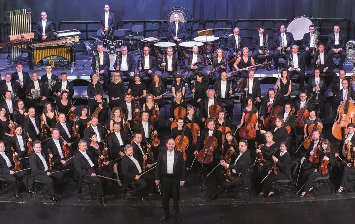 Nazwa miejsca, które zajmuje orkiestra podczas koncertu - co musisz wiedzieć
