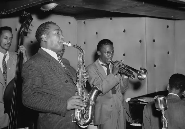 Ekspresyjny styl jazzowy: Zrozumienie bebopu i jego wpływu na jazz