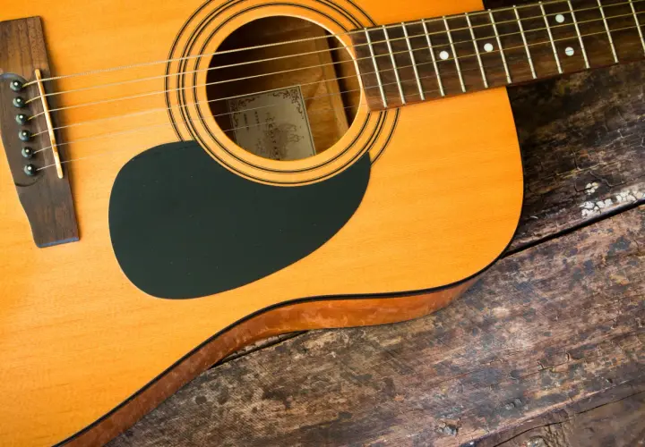 Używana gitara – więcej niż instrument. Odkryj duszę i brzmienie z historią