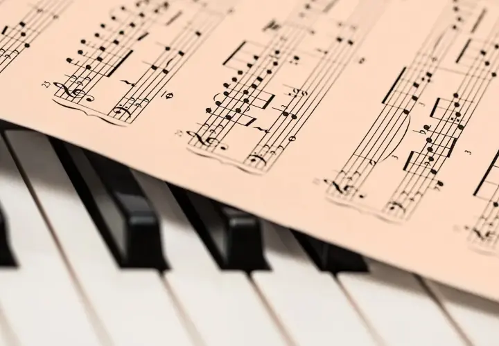 Muzyka symfoniczna: przewodnik po historii, formach i jak zacząć