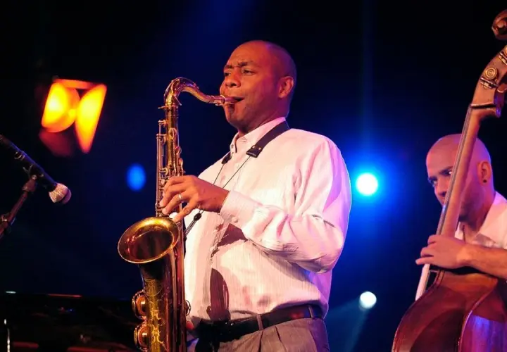Najlepsi wokaliści jazzowi: ich wpływ i niezapomniane style