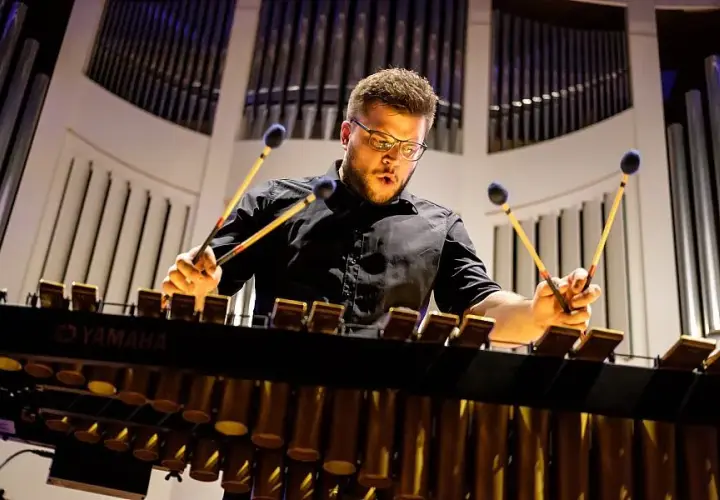 Co to jest perkusja? Poznaj instrumenty i ich rolę w muzyce