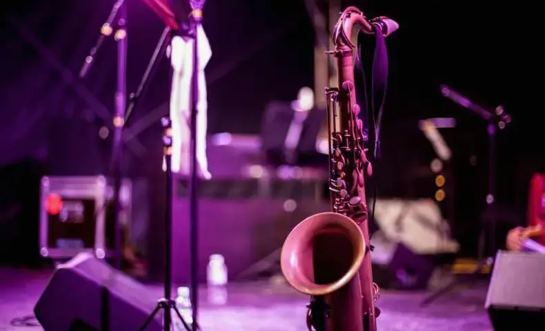 Jak opanować improwizację jazzową: techniki i praktyczne porady