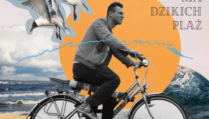 Mężczyzna na rowerze, mewy nad morzem, fala i tekst "już nie ma dzikich plaż".