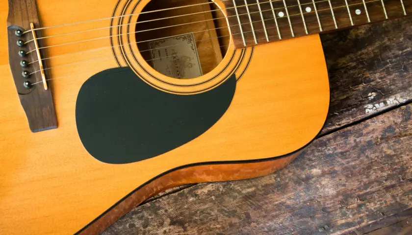 Używana gitara – więcej niż instrument. Odkryj duszę i brzmienie z historią