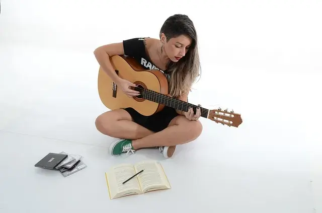 Jak łatwo zagrać chwyt C dur na gitarze - proste instrukcje i triki