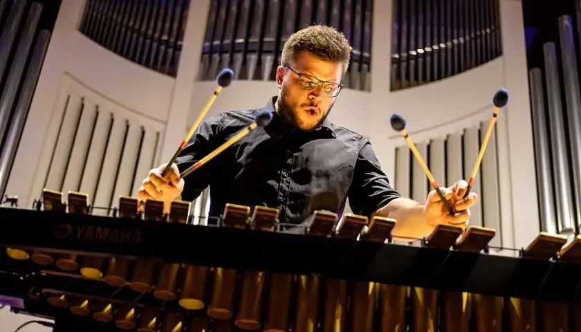 Co to jest perkusja? Poznaj instrumenty i ich rolę w muzyce