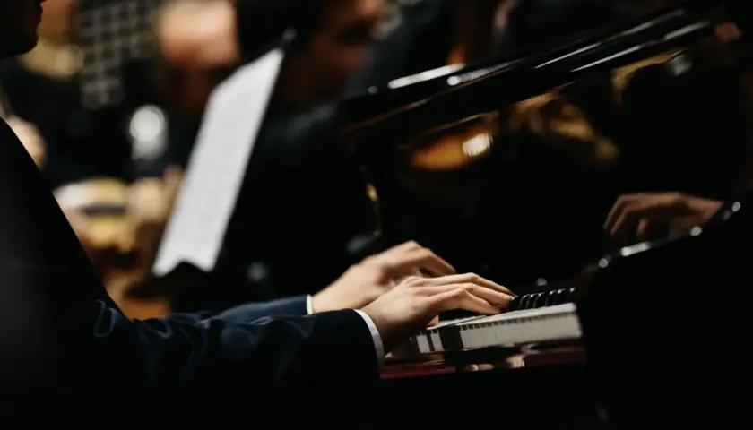 pianista podczas koncertu