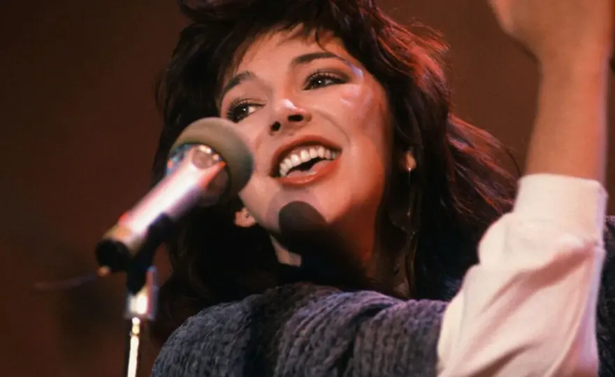 Kate Bush – Babooshka: Prawdziwe znaczenie i siła utworu