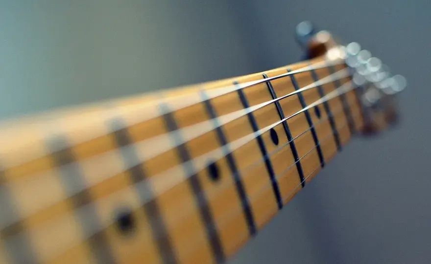Ile trwa nauka gry na gitarze - Sprawdź, jak szybko zrobisz postępy
