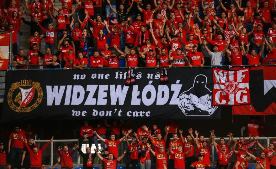 Przyśpiewki na Widzew - Jak śpiewać, by brzmieć jak kibic?