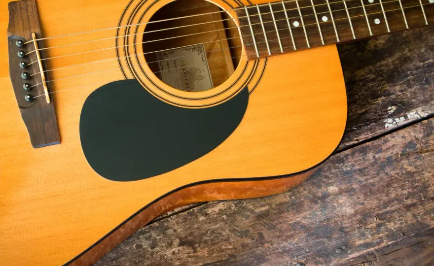 Używana gitara – więcej niż instrument. Odkryj duszę i brzmienie z historią