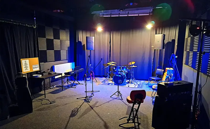 Jammin w muzyce - Co to znaczy? Jam session vs improwizacja