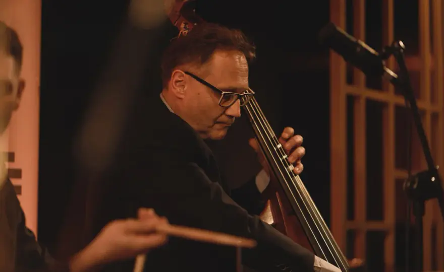 Trio jazzowe na każdą okazję – elegancka muzyka do Twojego wydarzenia
