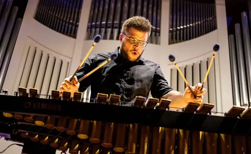 Co to jest perkusja? Poznaj instrumenty i ich rolę w muzyce