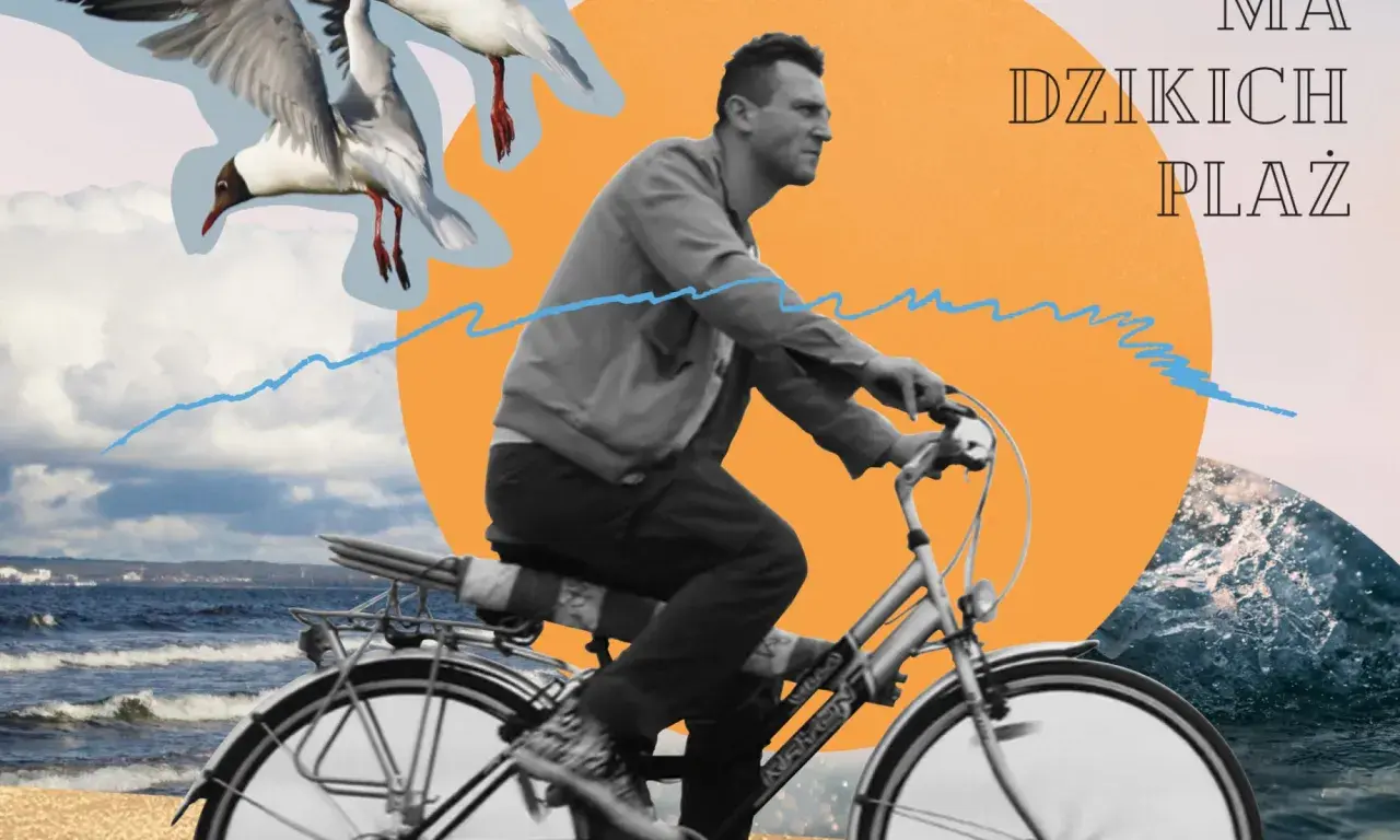 Mężczyzna na rowerze, mewy nad morzem, fala i tekst "już nie ma dzikich plaż".