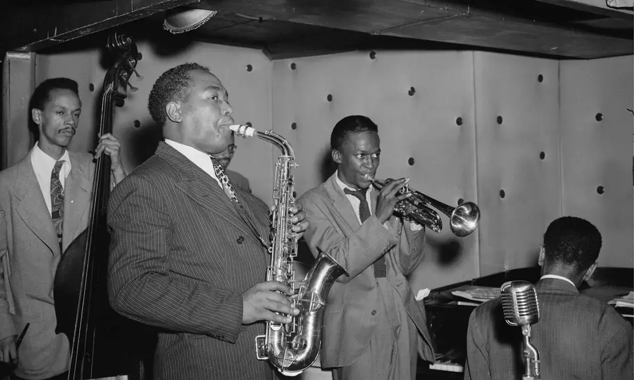 Ekspresyjny styl jazzowy: Zrozumienie bebopu i jego wpływu na jazz