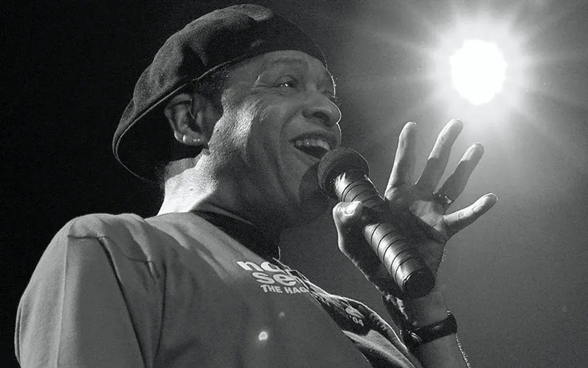 Wokalista jazzowy: Odkryj największe talenty i ich muzykę