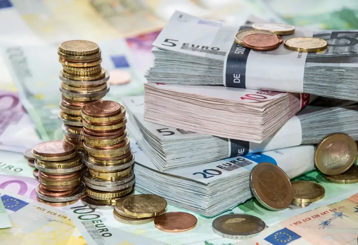 Zdjęcie Tenor po angielsku - jakie ma znaczenie w muzyce i finansach?